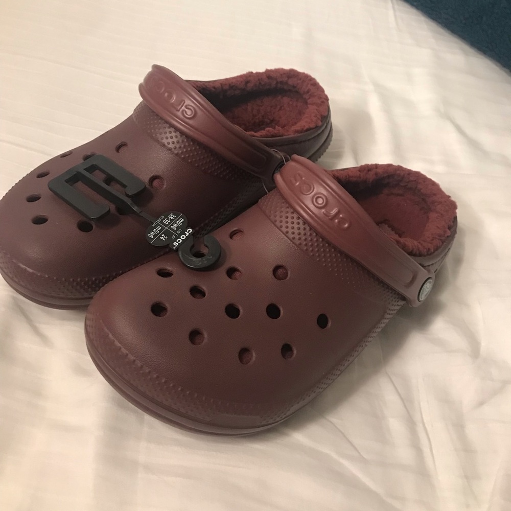 Burgundy lined Crocs